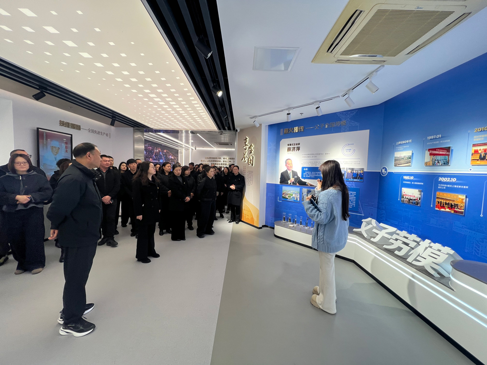 3.参观如东县劳模工匠馆s